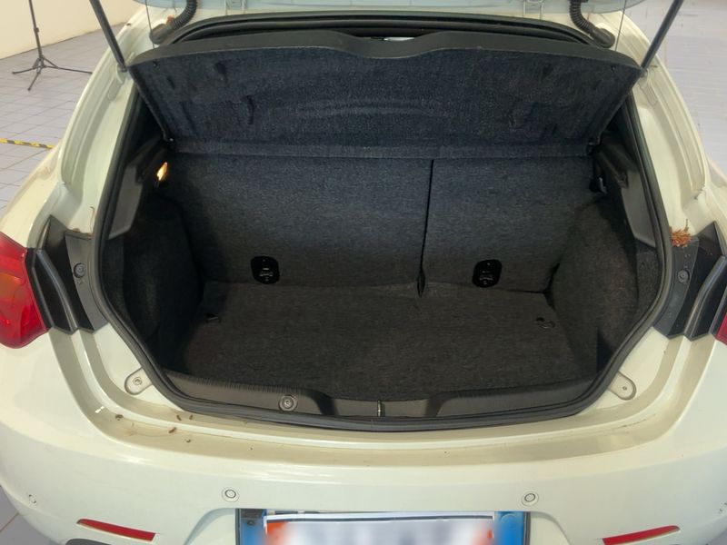 Alfa Romeo Giulietta 1.8 Turbo Quadrifoglio Verde 2013 – снимка 15