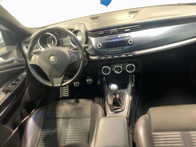 Alfa Romeo Giulietta 1.8 Turbo Quadrifoglio Verde 2013 – снимка 17
