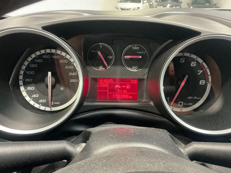 Alfa Romeo Giulietta 1.8 Turbo Quadrifoglio Verde 2013 – снимка 18