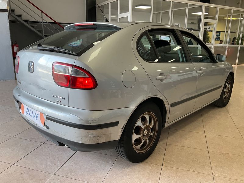 Seat Leon 1.9 TDI Sport 2000 – снимка 2