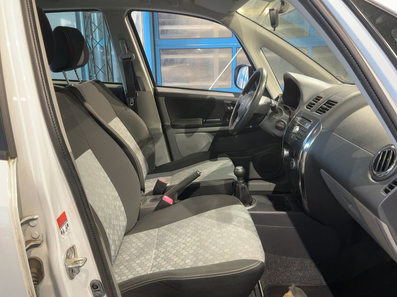 Suzuki SX4 1.6 Classic Style 2015 – снимка 17