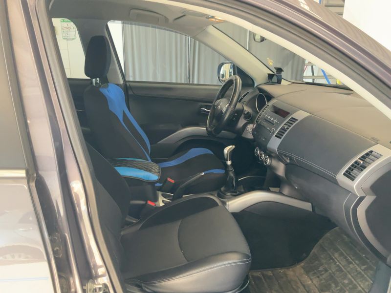 Mitsubishi Outlander 2.2 DI-D XTRA 2WD 2013 – снимка 17