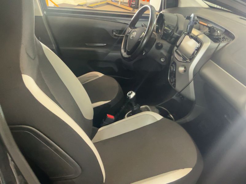 Toyota Aygo 1.0 X-Play Touch 2017 – снимка 17
