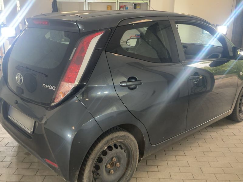 Toyota Aygo 1.0 X-Play Touch 2017 – снимка 8
