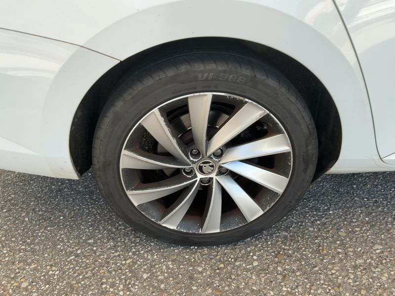 Skoda Superb 2.0 TDI Style 2015 – снимка 19