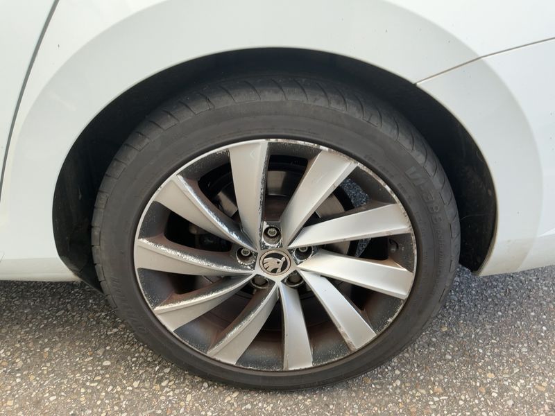 Skoda Superb 2.0 TDI Style 2015 – снимка 18