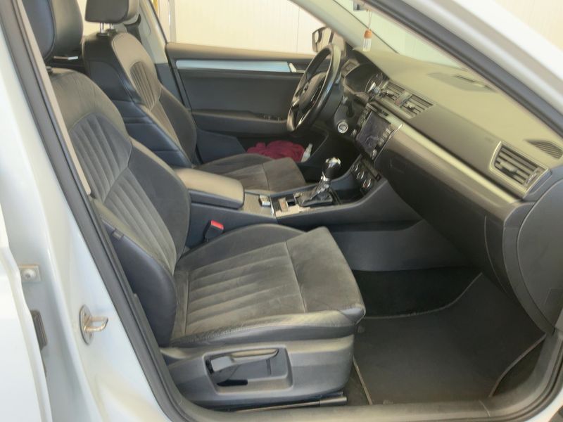 Skoda Superb 2.0 TDI Style 2015 – снимка 11