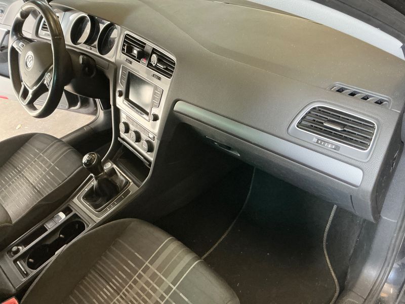 Volkswagen Golf VII 1.6 TDI Lounge BlueMotion Tech 2015 – снимка 31
