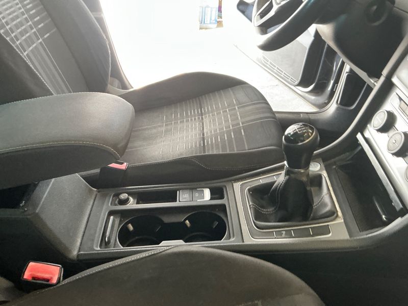 Volkswagen Golf VII 1.6 TDI Lounge BlueMotion Tech 2015 – снимка 30