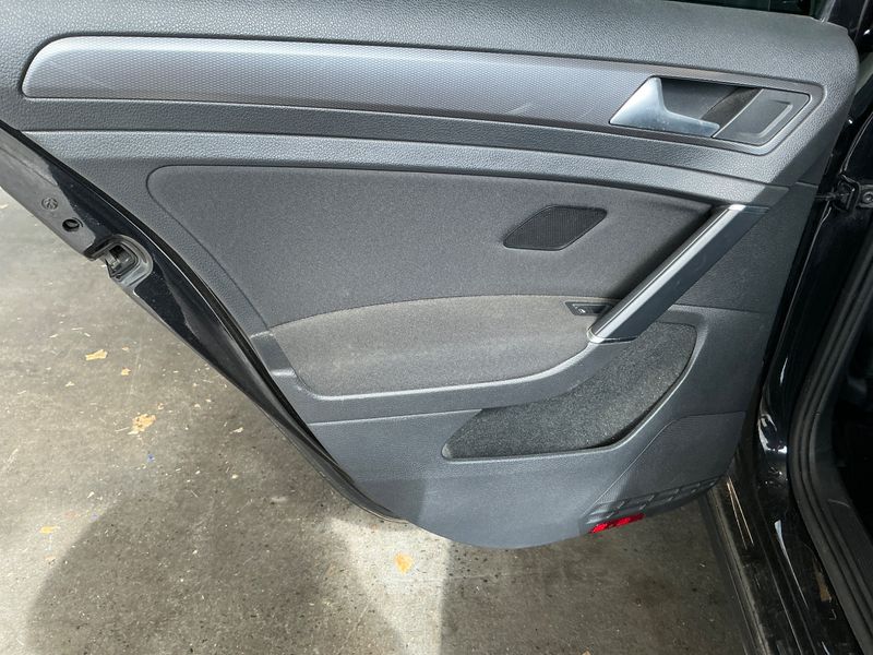 Volkswagen Golf VII 1.6 TDI Lounge BlueMotion Tech 2015 – снимка 27
