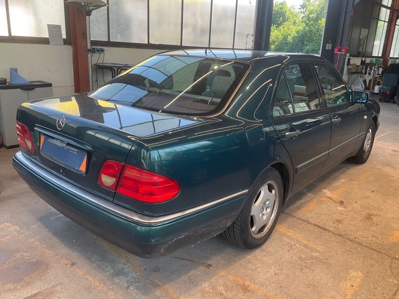 Mercedes-Benz E-Klasse E 240 Elegance 1998 – снимка 2