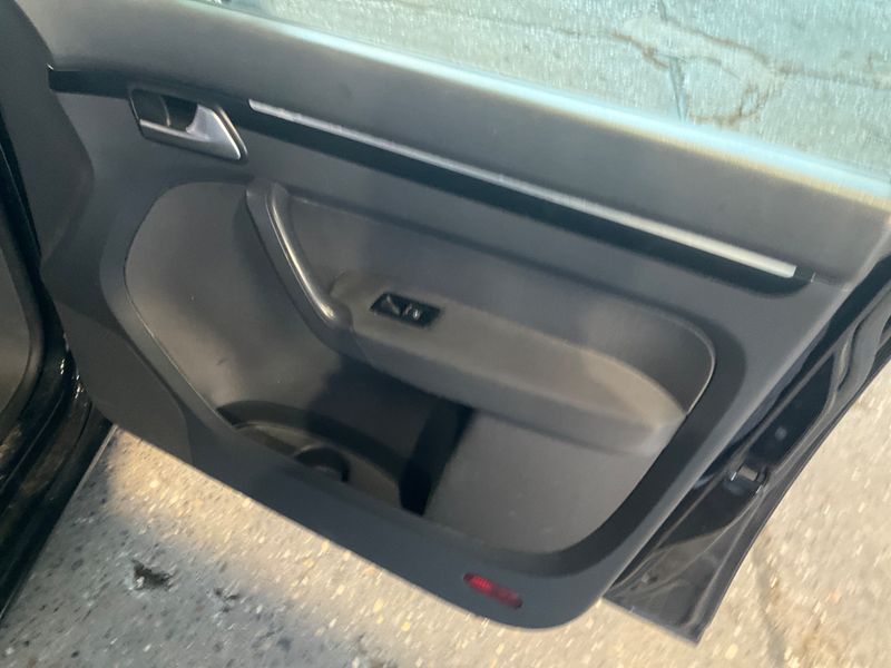 Volkswagen Touran 2.0 TDI Highline BlueMotion Tech 2015 – снимка 23
