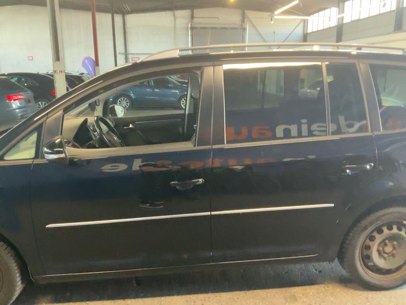 Volkswagen Touran 2.0 TDI Highline BlueMotion Tech 2015 – снимка 4
