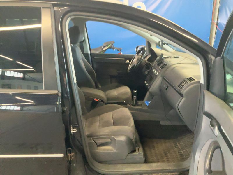 Volkswagen Touran 2.0 TDI Highline BlueMotion Tech 2015 – снимка 16