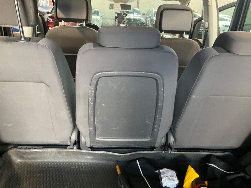 Volkswagen Touran 2.0 TDI Highline BlueMotion Tech 2015 – снимка 21