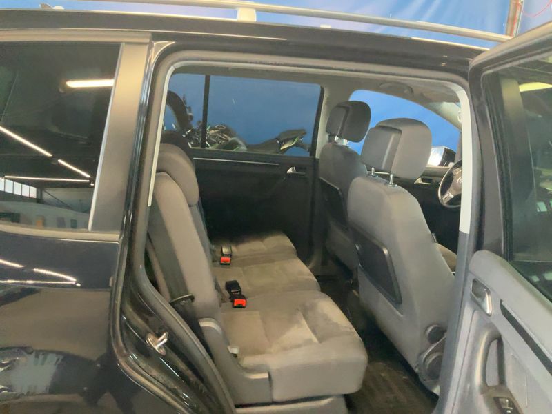 Volkswagen Touran 2.0 TDI Highline BlueMotion Tech 2015 – снимка 19