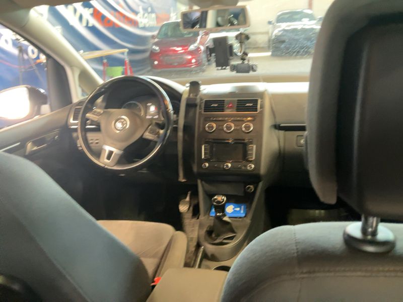 Volkswagen Touran 2.0 TDI Highline BlueMotion Tech 2015 – снимка 17