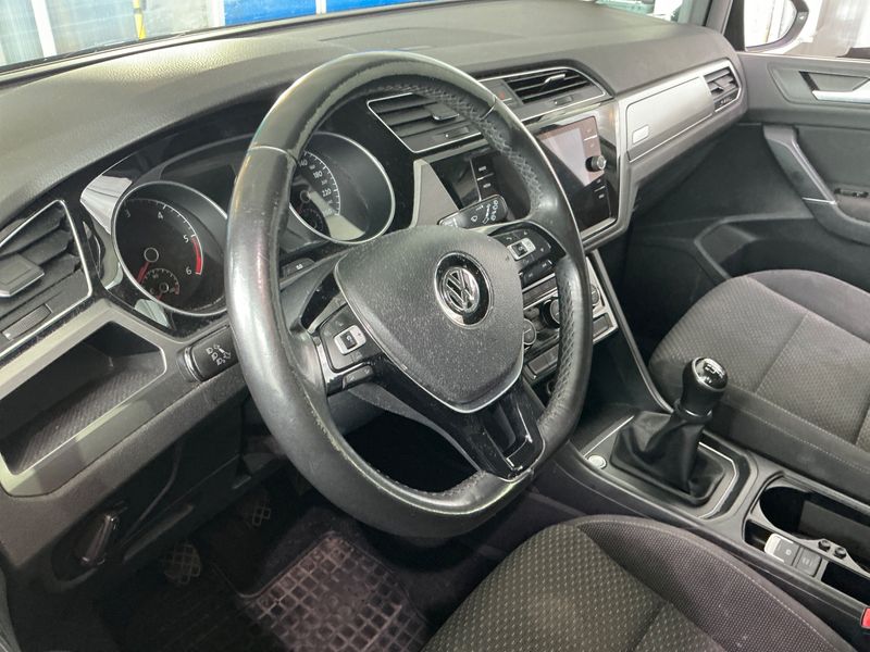 Volkswagen Touran 1.6 TDI Comfortline BlueMotion Tech 2018 – снимка 26
