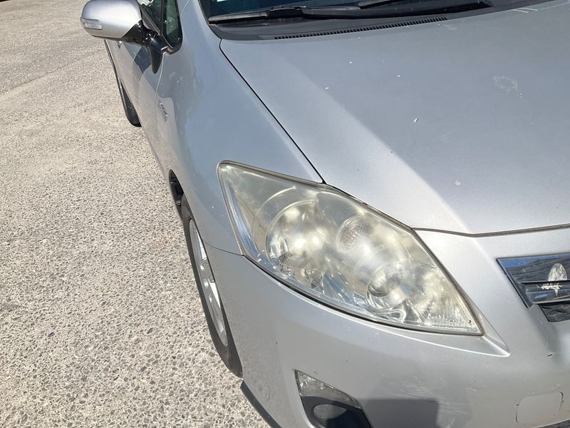 Toyota Auris 1.8 Hybrid Lounge 2012 – снимка 32