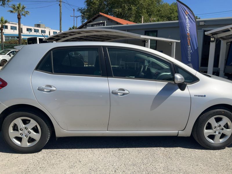 Toyota Auris 1.8 Hybrid Lounge 2012 – снимка 10