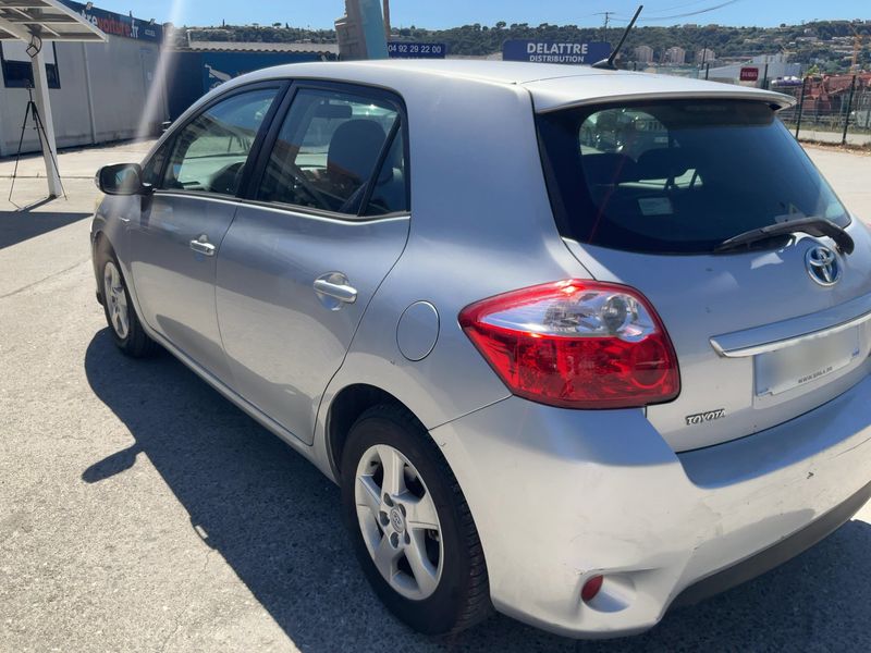 Toyota Auris 1.8 Hybrid Lounge 2012 – снимка 6