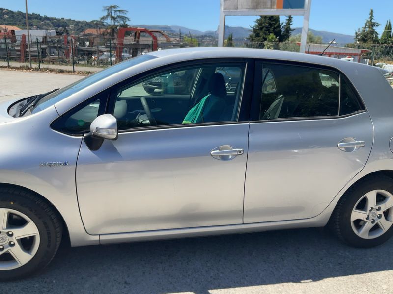 Toyota Auris 1.8 Hybrid Lounge 2012 – снимка 4