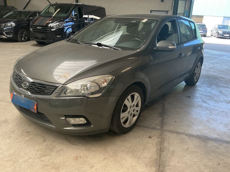 Kia cee'd 1.4 Attract 2010 – снимка 1