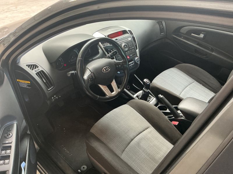 Kia cee'd 1.4 Attract 2010 – снимка 3