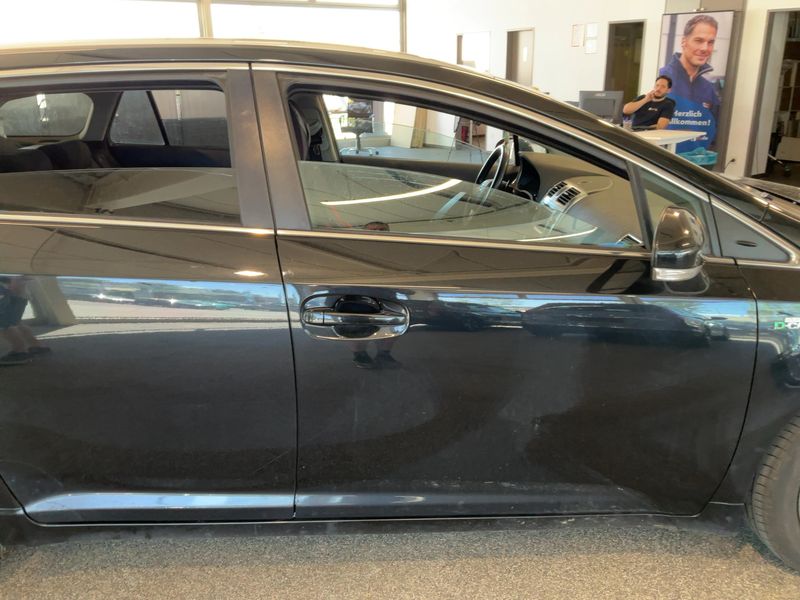 Toyota Avensis 2.2 D-4D Life 2012 – снимка 10