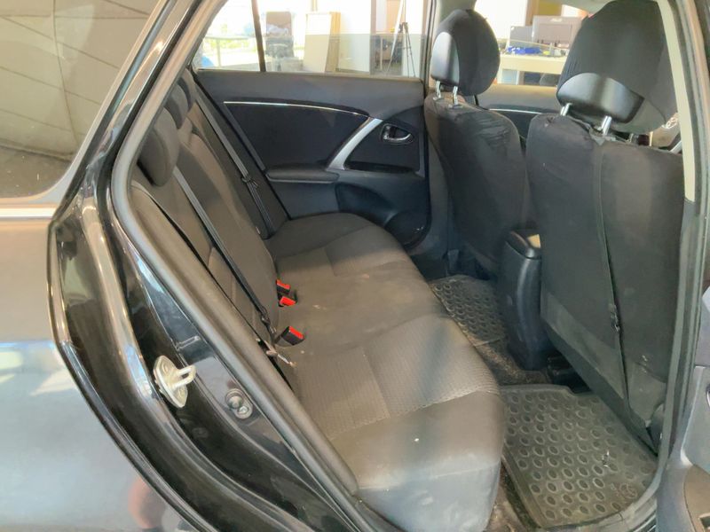 Toyota Avensis 2.2 D-4D Life 2012 – снимка 20