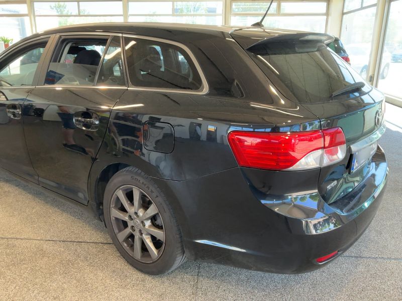 Toyota Avensis 2.2 D-4D Life 2012 – снимка 6