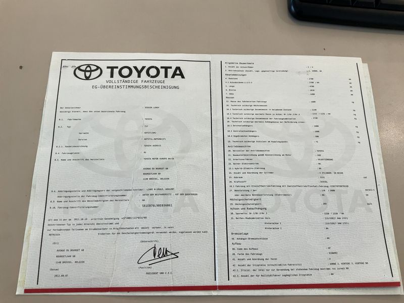 Toyota Avensis 2.2 D-4D Life 2012 – снимка 22