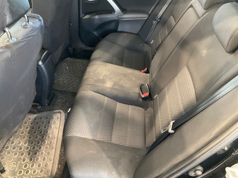 Toyota Avensis 2.2 D-4D Life 2012 – снимка 27
