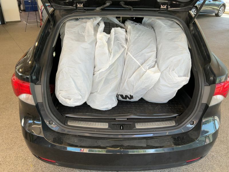 Toyota Avensis 2.2 D-4D Life 2012 – снимка 16