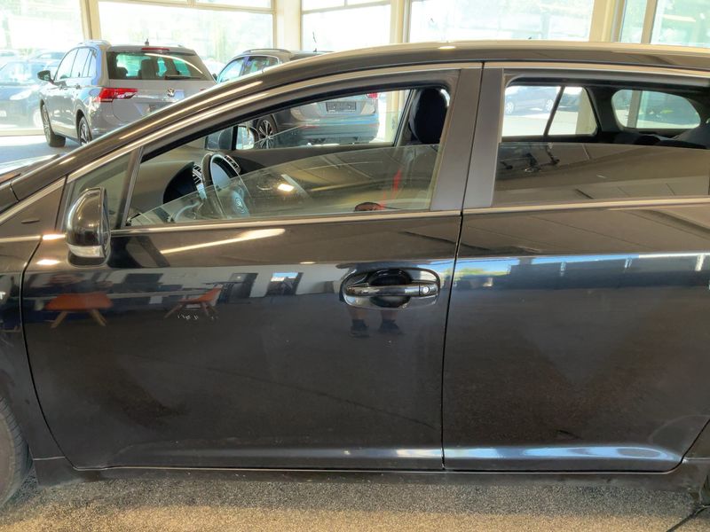 Toyota Avensis 2.2 D-4D Life 2012 – снимка 4