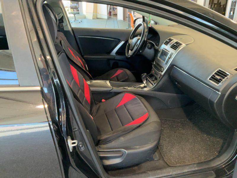 Toyota Avensis 2.2 D-4D Life 2012 – снимка 17