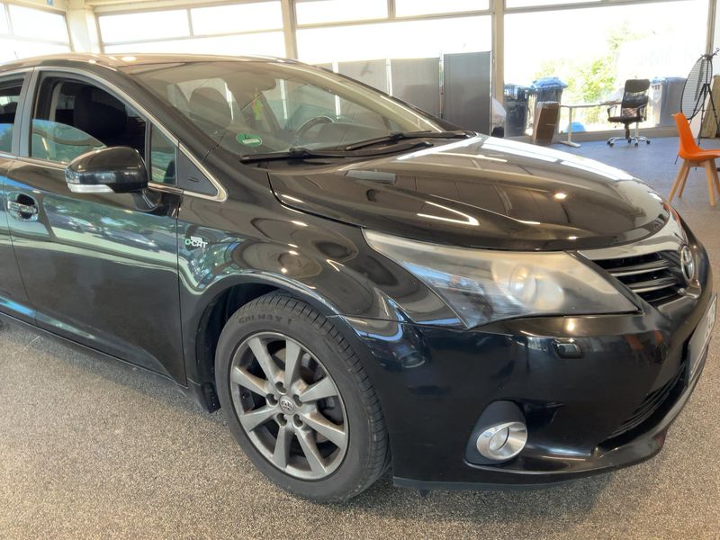 Toyota Avensis 2.2 D-4D Life 2012 – снимка 12