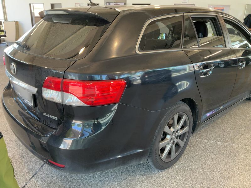 Toyota Avensis 2.2 D-4D Life 2012 – снимка 8