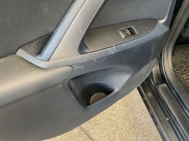 Toyota Avensis 2.2 D-4D Life 2012 – снимка 28