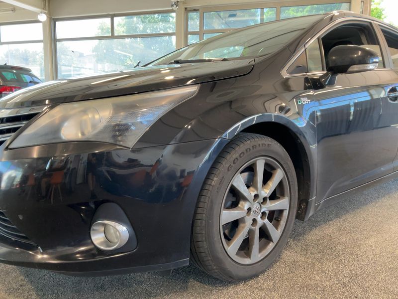 Toyota Avensis 2.2 D-4D Life 2012 – снимка 2