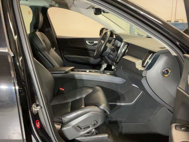 Volvo XC60 2.0 D4 Inscription AWD 2017 – снимка 16