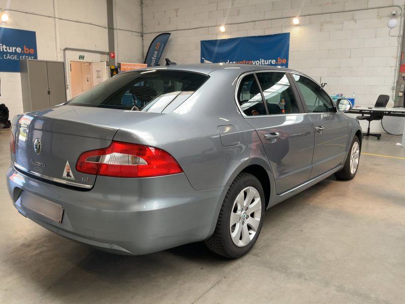 Skoda Superb 2.0 TDI Ambition 2012 – снимка 8