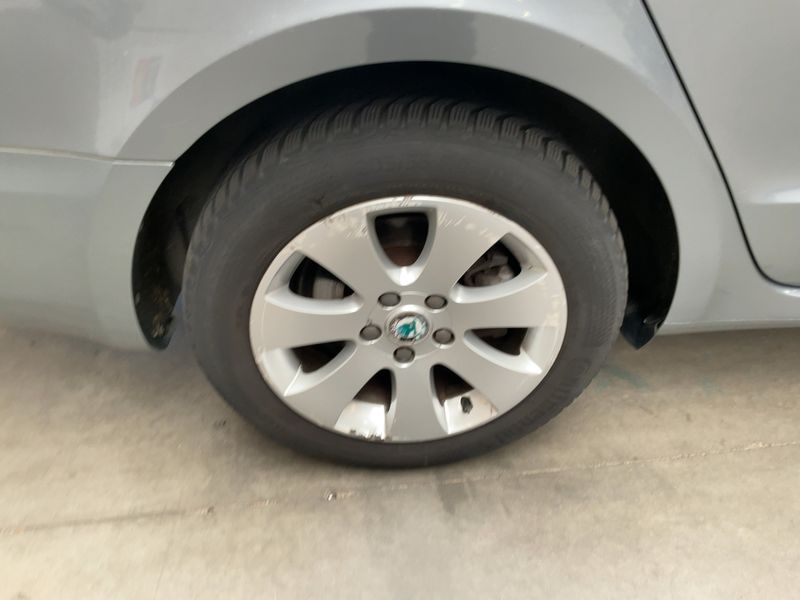 Skoda Superb 2.0 TDI Ambition 2012 – снимка 9
