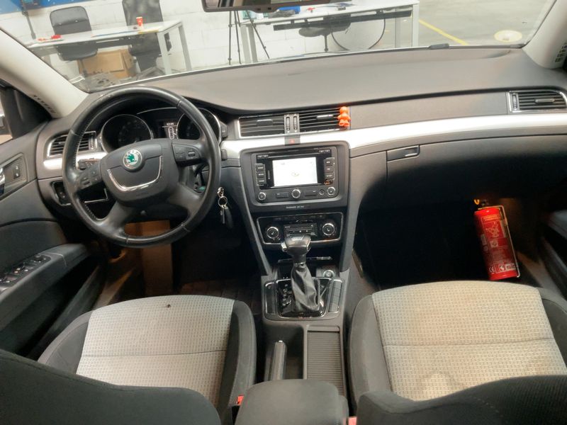 Skoda Superb 2.0 TDI Ambition 2012 – снимка 17