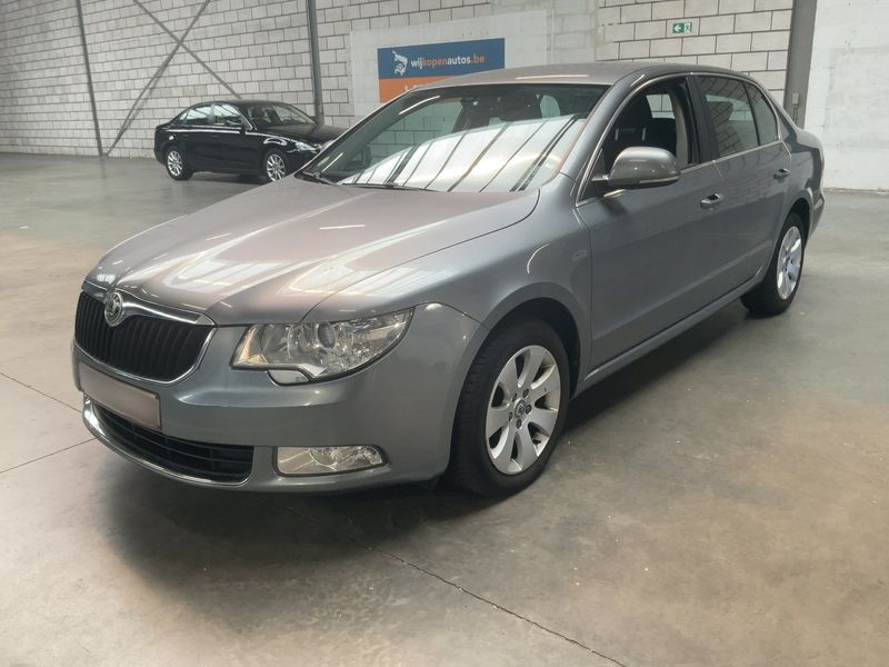 Skoda Superb 2.0 TDI Ambition 2012 – снимка 2
