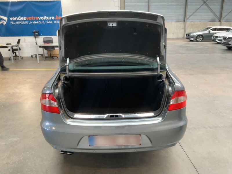 Skoda Superb 2.0 TDI Ambition 2012 – снимка 15