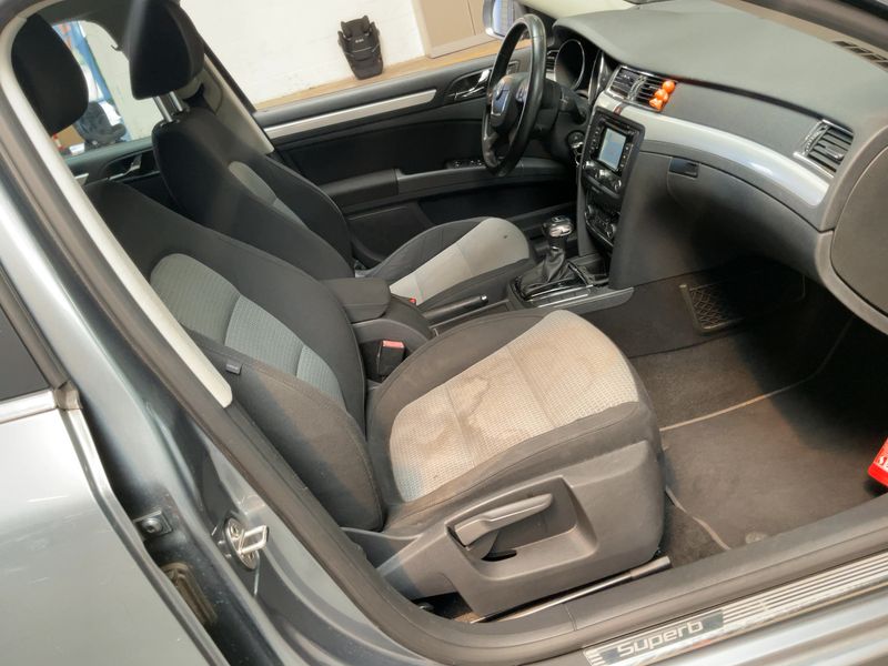 Skoda Superb 2.0 TDI Ambition 2012 – снимка 16