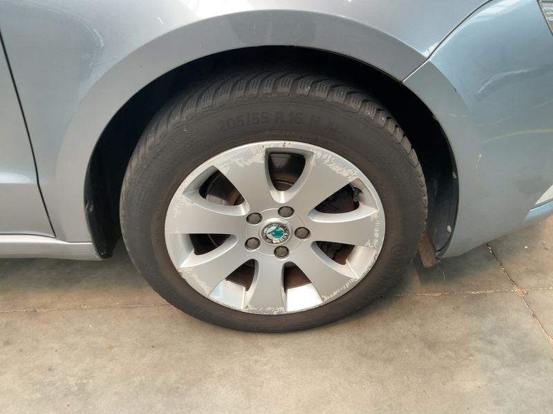Skoda Superb 2.0 TDI Ambition 2012 – снимка 11