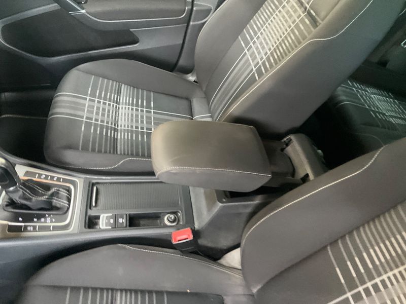 Volkswagen Golf VII 1.6 TDI Lounge BlueMotion Tech 2015 – снимка 26