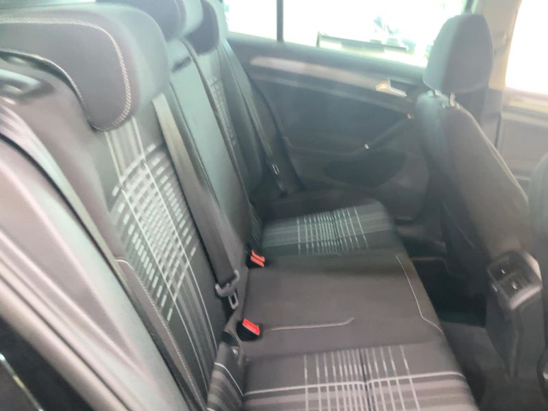 Volkswagen Golf VII 1.6 TDI Lounge BlueMotion Tech 2015 – снимка 19